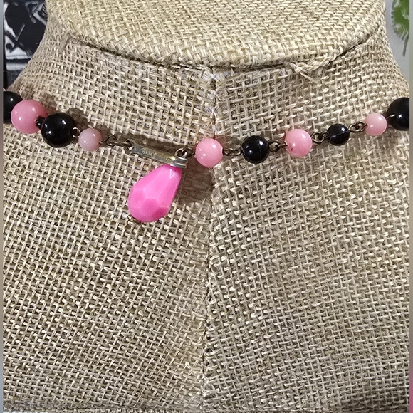 Trifari Triangle Pink and Black Beaded Vintage Necklace - Picture 3 of 7
